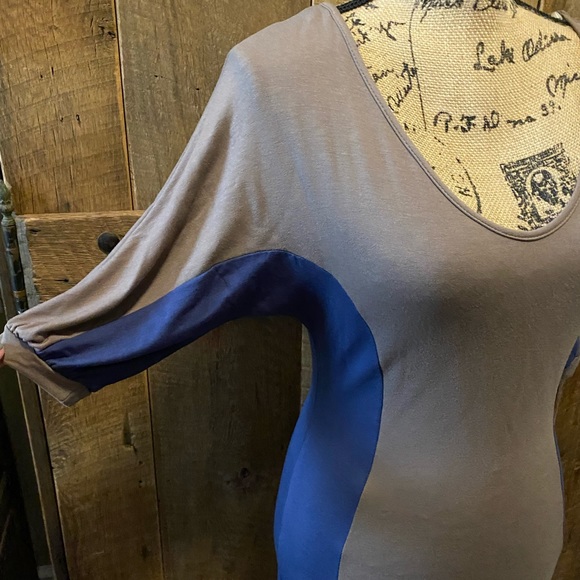 Color block dress. - Picture 2 of 5